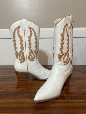 BILLINI Norva White Western Embroidered Mid-Calf Cowgirl Boots Size 8 worn once